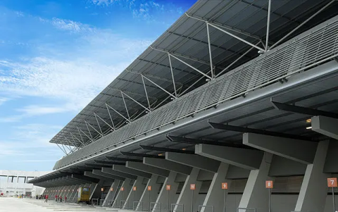 Fachada de la Terminal Terrestre de Guayaquil.