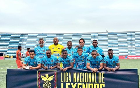 El equipo Ballet Azul es conformado por exjugadores de Emelec. Juegan en la Liga de Leyendas de Ecuador.