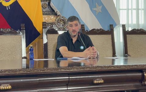 Aquiles Álvarez, alcalde de Guayaquil, es investigado por la Fiscalía General del Estado por presunta comercialización y distribución ilegal de combustibles.