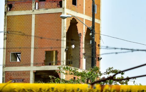 La segunda planta más grande de la UNA almacenaba arroz; hoy, los silos fueron vendidos en la liquidación y la secadora permanece destrozada