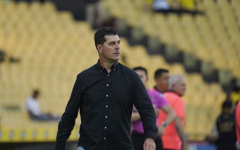 El DT Ismael Rescalvo no ha logrado convertir al estadio Monumental en un fortín.