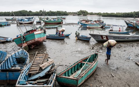La banda ecuatoriana no es la única presente en estos puertos. “Acá hay una banda de peruanos y venezolanos, y están ellos”, dice un pescador.