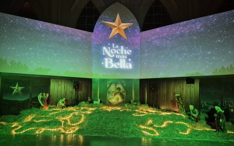 La Noche Más Bella se presenta el Catedral Metropolitana de Guayaquil.