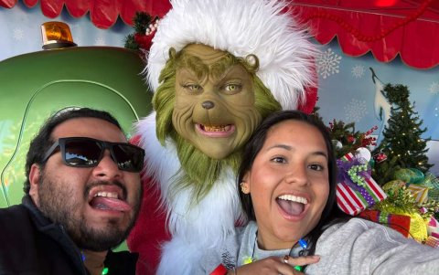 Vivi Ponce hizo más de dos horas de fila con su novio.