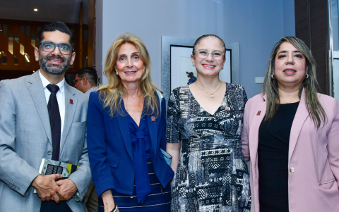 César Espinoza, María Auxiliadora Hidalgo, Elizabeth Arteaga y Paola Freija.