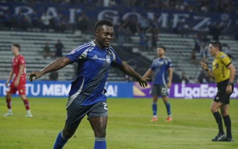 Maicon Solís de Emelec, se mandó un doblete ante El Nacional.