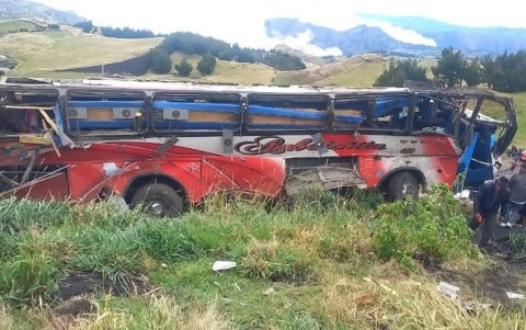 Un accidente de bus se registró en Simiatug, el 16 de noviembre pasado. Hubo 22 personas fallecidas.