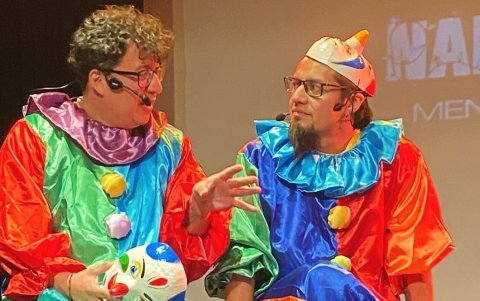 Canciones intervenidas, un sketch teatral y el Testamento de Fin de Año son parte del espectáculo.