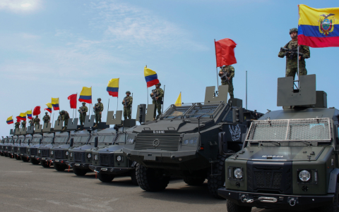 Entrega oficial de vehículos tácticos para reforzar operaciones militares contra el crimen organizado.