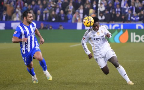 Vinvícius (d) es una carta de gol de Real Madrid.