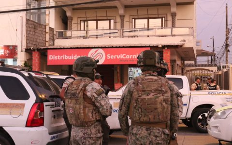 Militares llegaron a la escena del crimen en Samanes 4 para reforzar la seguridad mientras la Policía realizaba las primeras diligencias tras el asesinato de Mario Pineida.