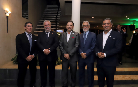 Aldo Vanoni, Fernando Bertero, Andrés Valdivieso, Javier Vanoni y Billy Vásconez.