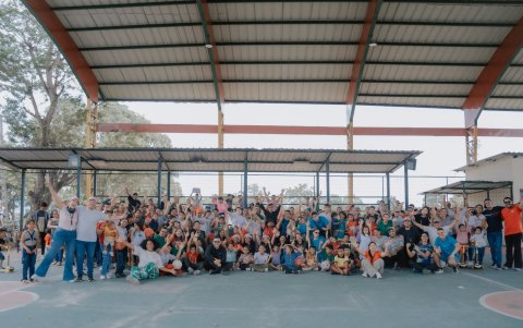 El proyecto social de la Iglesia Familia de Dios benefició a 350 familias con ayuda material y un mensaje espiritual transformador.