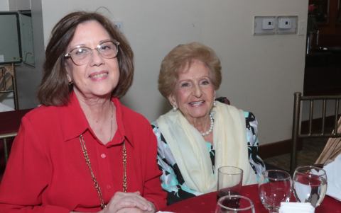 Ana María de Chin y Julieta Isaías de Simon.