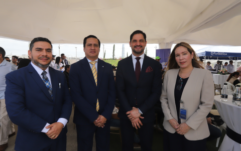 Juan Carlos Rivera, Fernando Yuqui, Eduardo Navarrete y Karina Pérez.