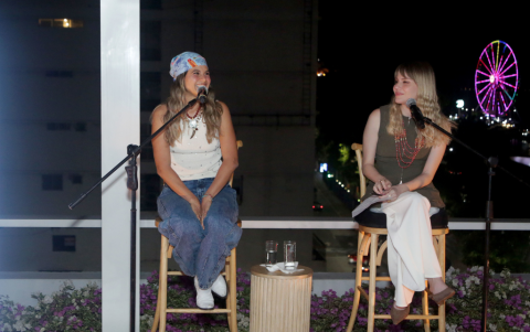 Luz Pinos junto a Valentina Mendoza.