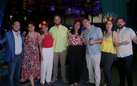 Robert Gómez, Carla Torres, Miulin Lama, Erik Holst, Tatiana Toala, Carlos Torres, Mónica Torres y Fernando Pozo.