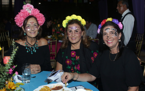 Paulette Klein de Kennedy, Cecilia Mendoza de Pozo y Meche Varas.