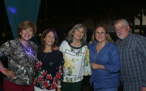 Becky de Moreno, Cecilia del Pino, María de los Ángeles Montalvo, Mariuxi de Calderón y Roberto Calderón.