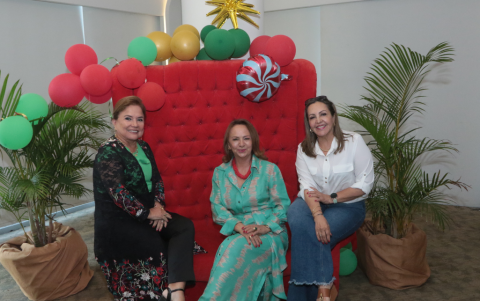 Ángela Mancilla, Blanca de Luzuriaga y Ana Ramírez.