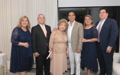 Fanny Játiva de Barrera, William Játiva, Lelia Murillo de Játiva, Henry Játiva, Alexandra Játiva de Cueva y Jhon Játiva.
