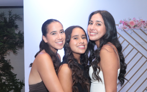 Arianna, Ana Paula y Titi Játiva Riofrío.
