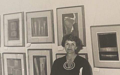 Además de su producción plástica, la creadora asumió la escritura como una forma de reflexión y defensa del arte moderno.