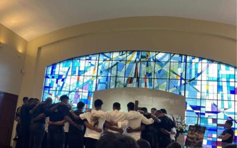 Jugadores de Barcelona y Emelec en el adiós de Mario Pineida.