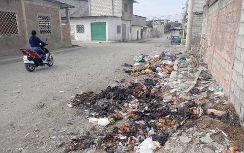 La basura se acumula durante días en varios sectores de Playas.