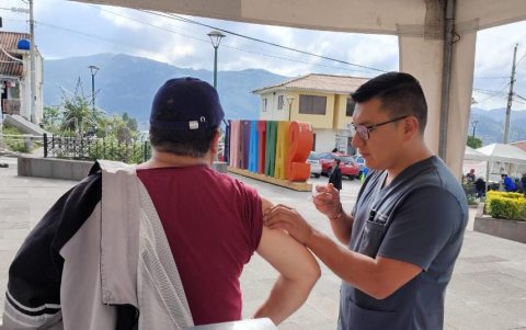 El primer Vacunatón movilizó a 2.368 profesionales de la salud y permitió inmunizar a 61.502 personas.