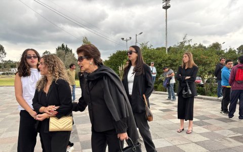 Carmen Calisto, esposa de Rodrigo Borja, llegó al Itchimbía.