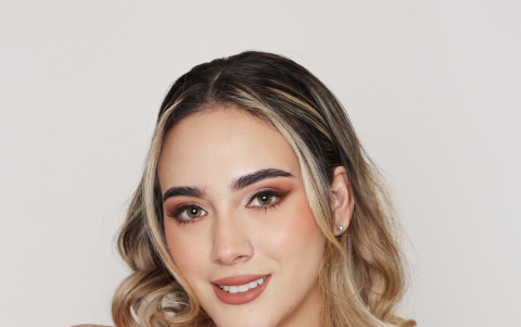 El look en tonos rosa es perfecto para un evento en el día o en la noche. Transmite suavidad, frescura y romanticismo.