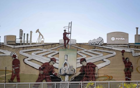 Fotografía de archivo que muestra la sede de Petróleos de Venezuela (Pdvsa) en Caracas (Venezuela).