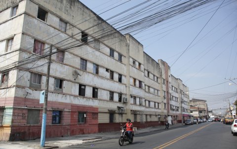 En las casas colectivas -centro sur de Guayaquil- operan grupos delincuenciales, según residentes.