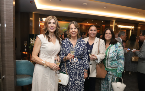 Maraiuxi Ávila, María Luisa de Campana, María Paola Torres y Karina Rivera.