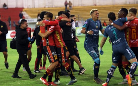 Deportivo Cuenca celebró la clasificación a la Copa Sudamericana 2026.