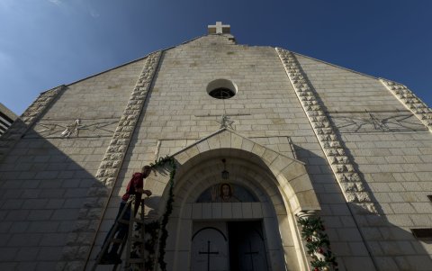 El templo se encuentra también con daños por la guerra