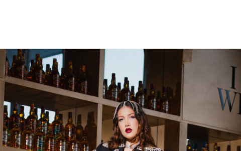 ¿Te gusta el maximalismo pero temes parecer un árbol de Navidad? Sigue esta guía con la fórmula exacta para lograr armonía visual