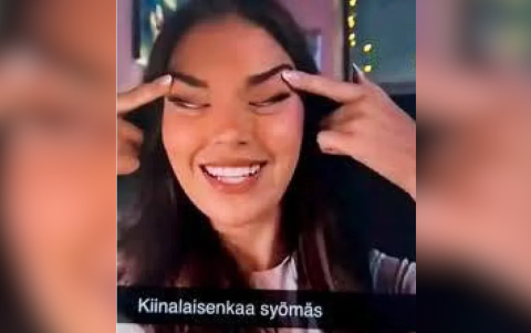 La Miss Universo Finlandia fue destituida tras hacer un gesto racista acompañado de un texto que decía 