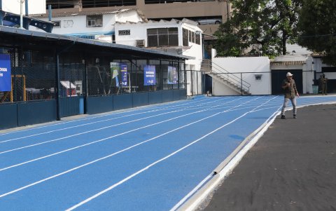 Se instaló nueva superficie sintética, se rehabilitó bordillos, carriles y baterías sanitarias.