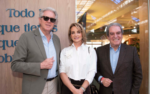 Cayetano Uribe, Janeth Hinostroza y Juan José Vásconez.