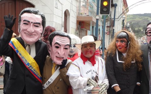 Los personajes que participan en la fiesta representan distintas formas de crítica social