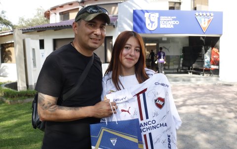 Paúl Silva le cumplió el sueño a su hija Adriana, con quien le une el amor por Liga de Quito.