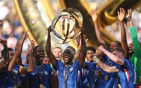 Moisés Caicedo, colante ecuatoriano del Chelsea, levantó el Mundial de Clubes 2025.