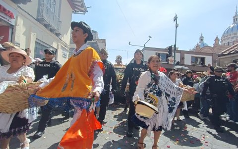 Algunas personas llegaron incluso de otras provincias para rendir homenaje al Niño Viajero.