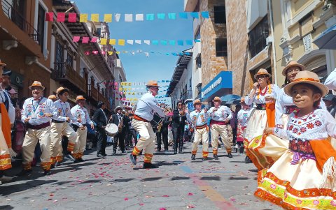 La familia Vanegas participa cada año del Pase del Niño Viajero como parte de su tradición.