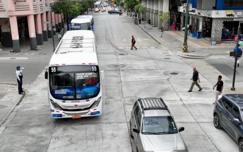 Reabren la calle Rumichaca tras obras de hormigón en el centro.
