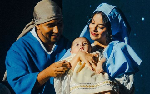 Con más de 80 personas entre artistas, bailarines y voluntarios, Eterna ofreció un montaje visualmente impactante y espiritualmente profundo.