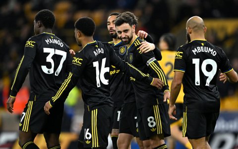 Bruno Fernandes (c), capitán del United, no estará disponible ante Newcastle por lesión.