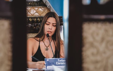 La sesión fue presidida por la vicealcaldesa Tatiana Coronel, sin la presencia del alcalde Aquiles Álvarez.